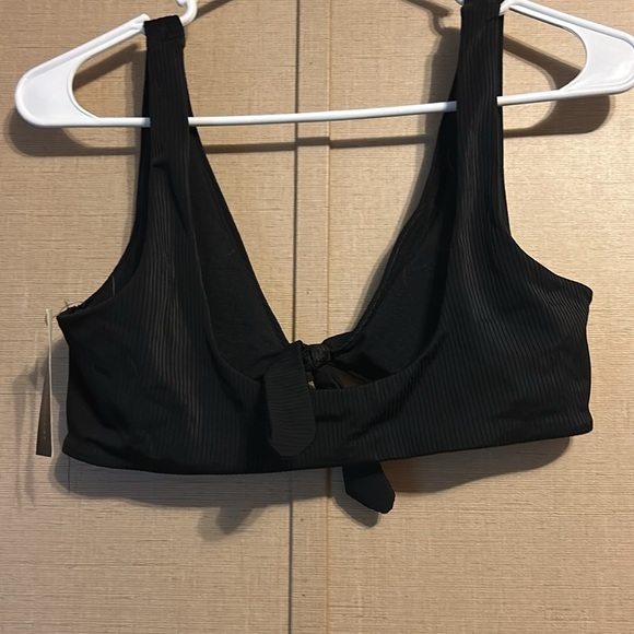 Bikini Top No Boundaries Adjustable Tie in the Middle - Picture 2 of 4